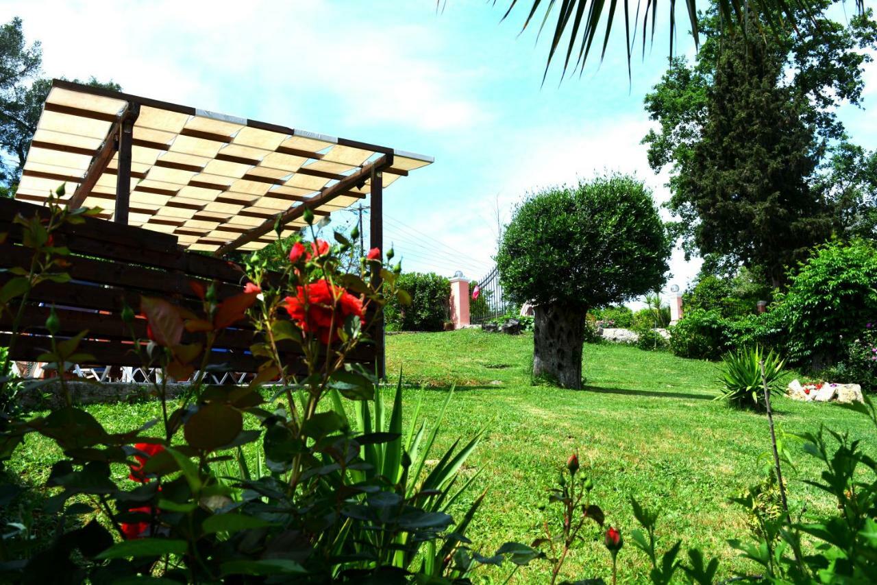 Apartments Despina Sinarádes